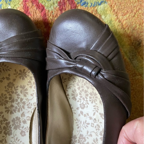 American Eagle flats. Chocolate brown w/ sassy toe box and nice little wedge. - Picture 1 of 9